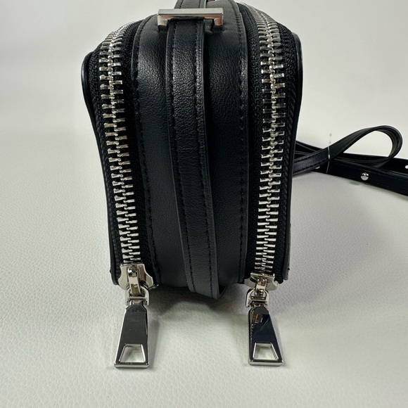 Women’s NEW DKNY Carter Logo Camera Crossbody Bag - Picture 3 of 12